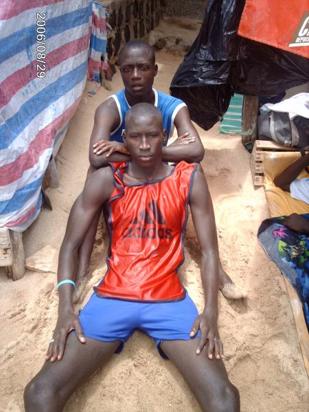 moi milck en rouge et 1 cop assane