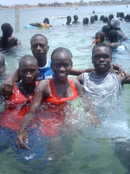 moi et les gas a ngor ( une plage du senegal)
